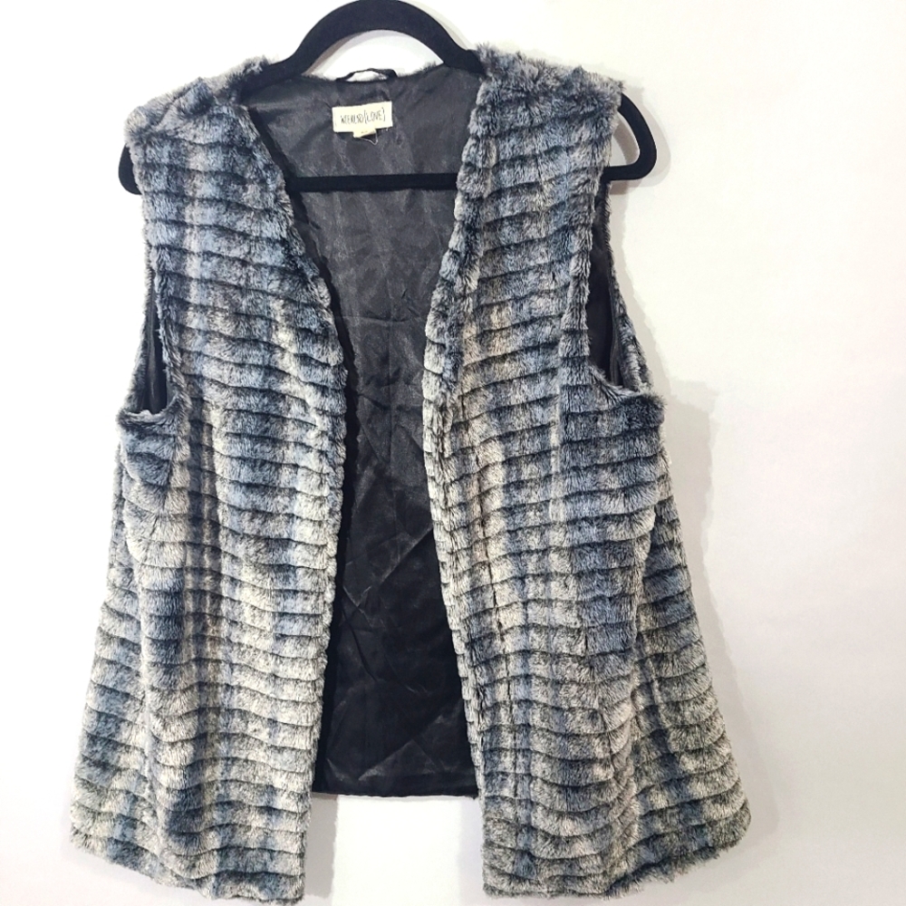 Weekend Love Women's Size Large Faux Fur Gray Vest Sleeveless Casual Comfycore